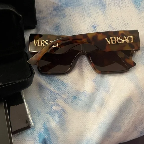 NIB Versace shades - Picture 4 of 8